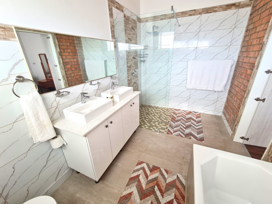 4 Bedroom Property for Sale in Noorsekloof Eastern Cape